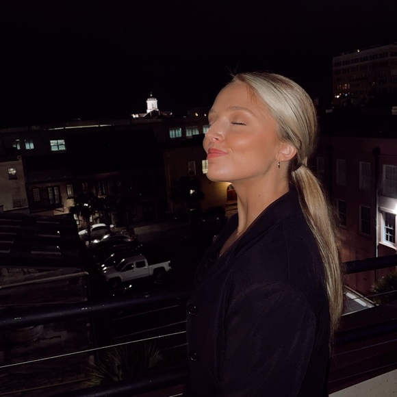 Meet your Posher, Carly - Picture 5 of 6